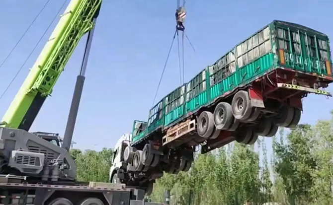 乌尔禾区道路脱困救援案例